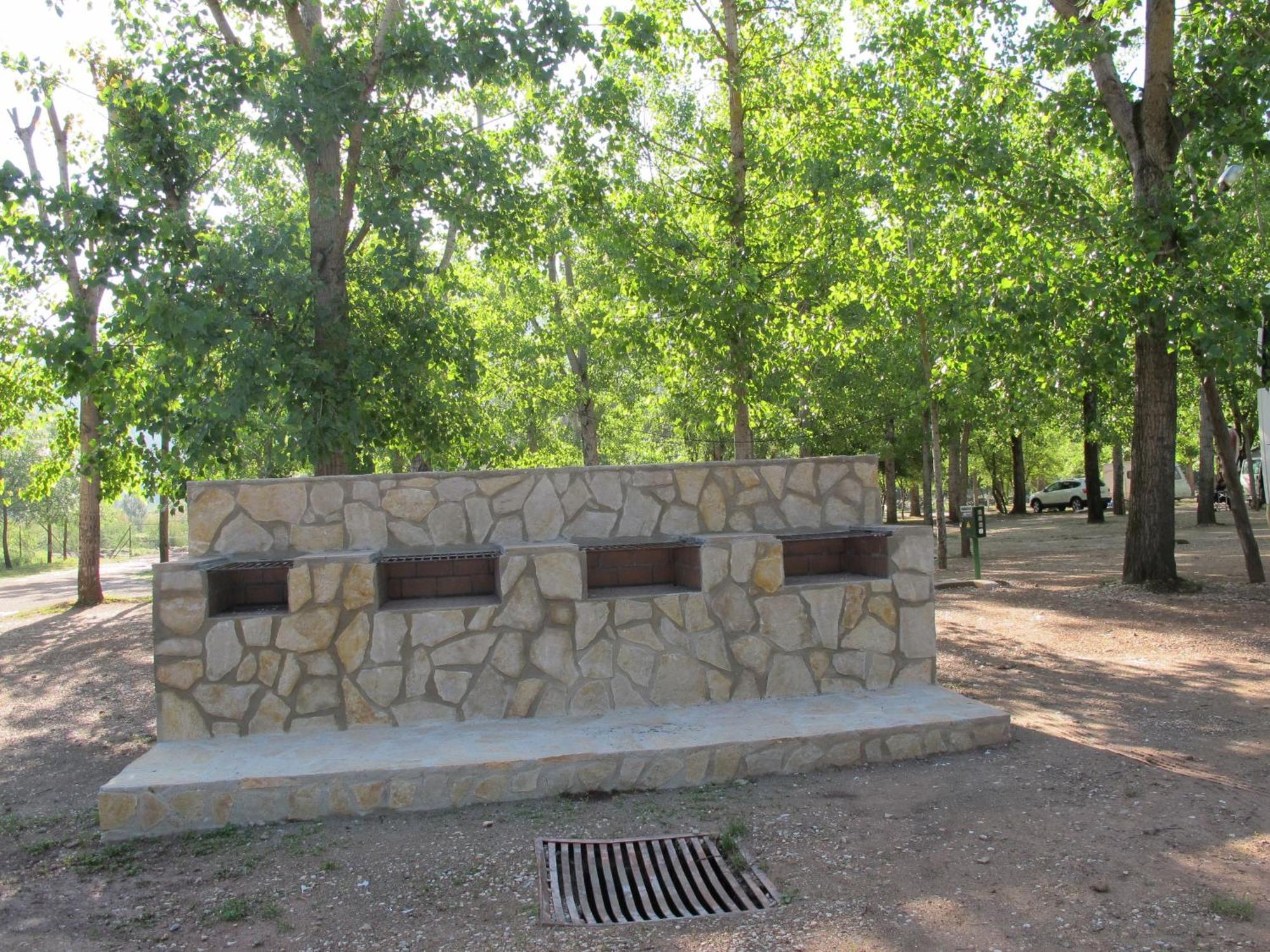 Camping Rural Llanos De Arance Coto Ríos Exterior photo